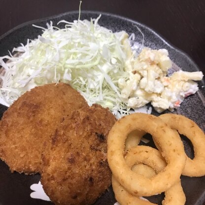 色々具が足りてませんが、付け合わせに☆マカロニポテトサラダいいですね！